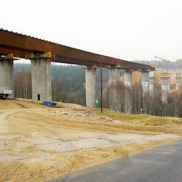 výstavba hraničního mostu – dálnice D8