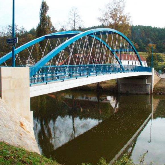 building-up of bridge in Zářečí across Lužnici